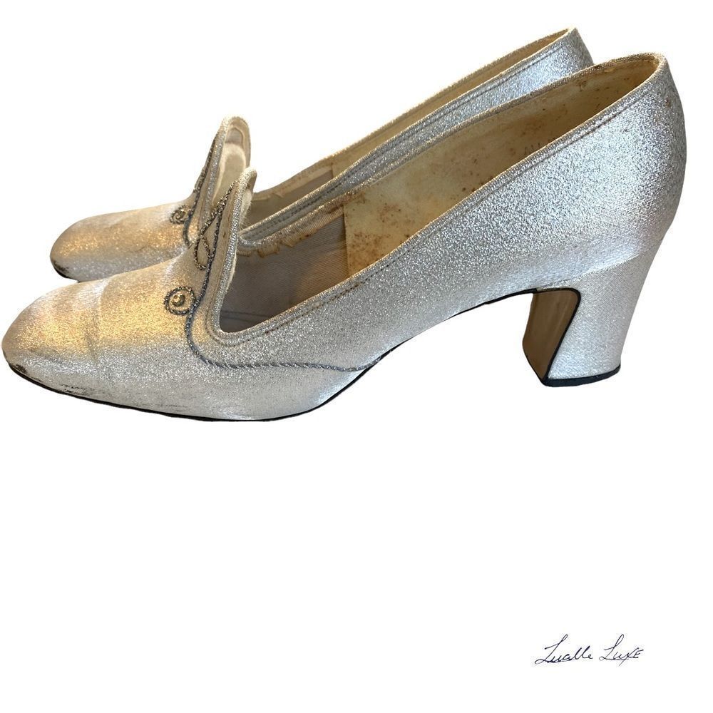 Vintage Balenciaga silver pump in box